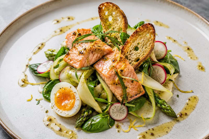Warm salmon · asparagus · baguette crisps · lemon-mustard dressing